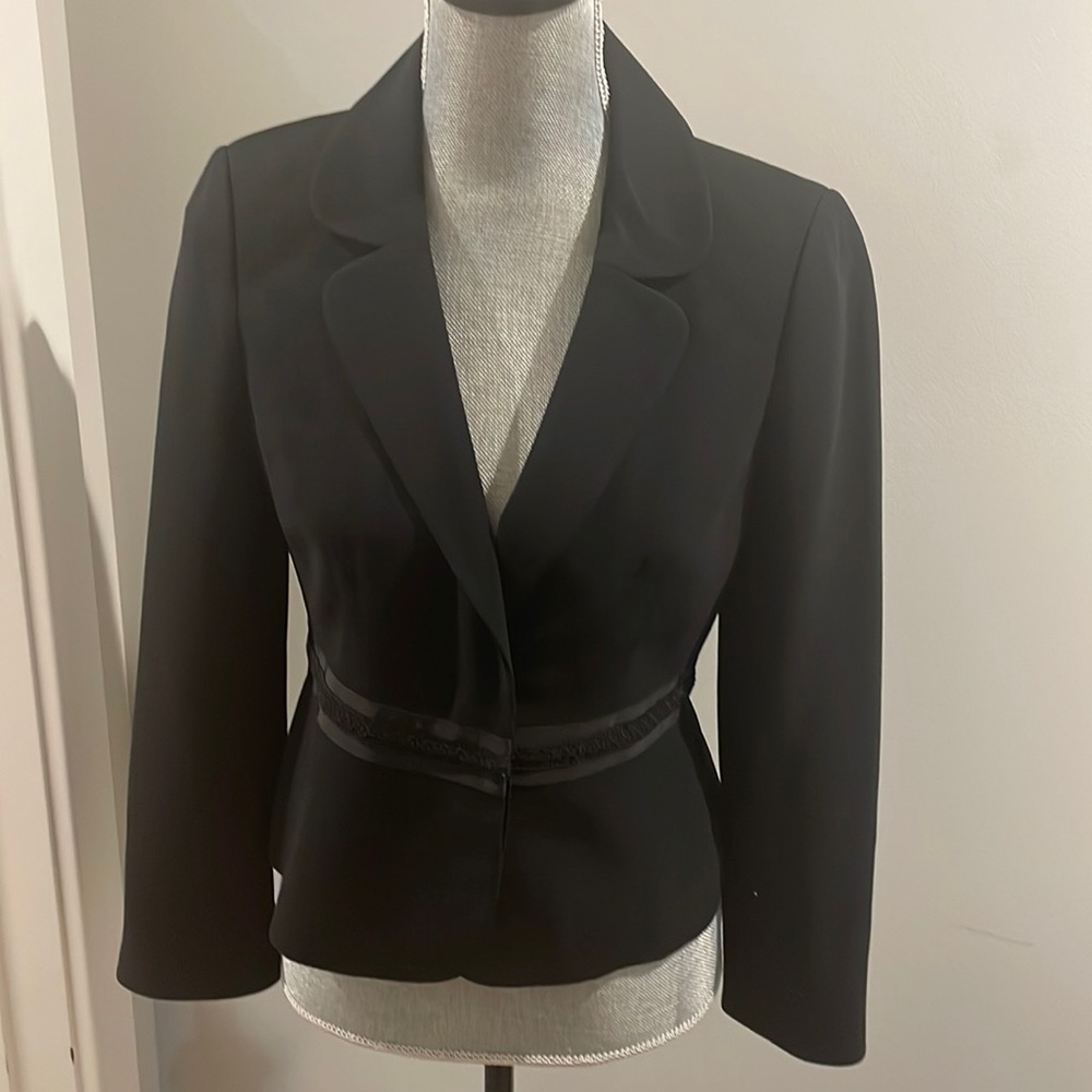 Ann Taylor blazer w embossed detail
